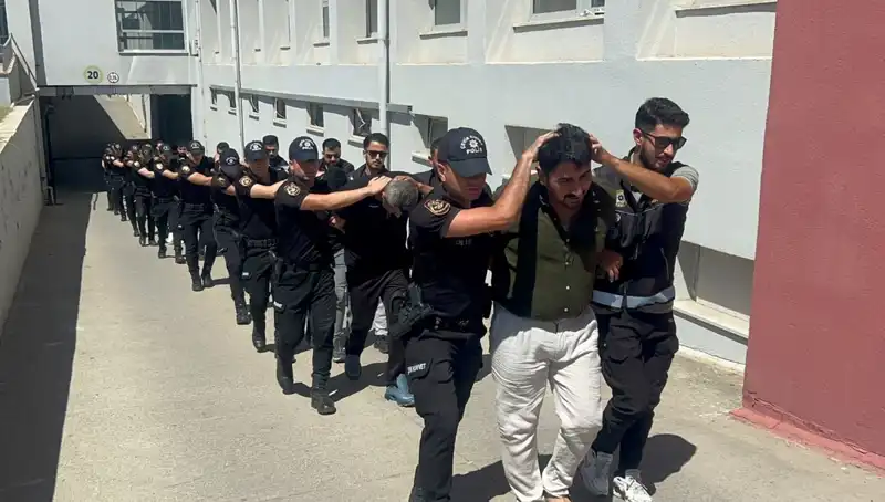 Adana'da 825 Kilo Eroin Ele Geçirildi: Soruşturma ve Tutuklamalar Hız Kazandı