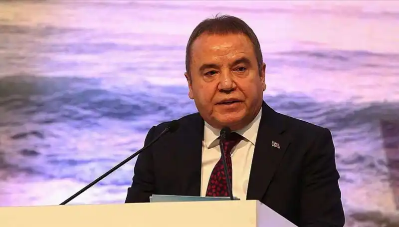 Antalya’nın Sevgili Başkanı: Muhittin Böcek’in Hayatı ve Başarıları