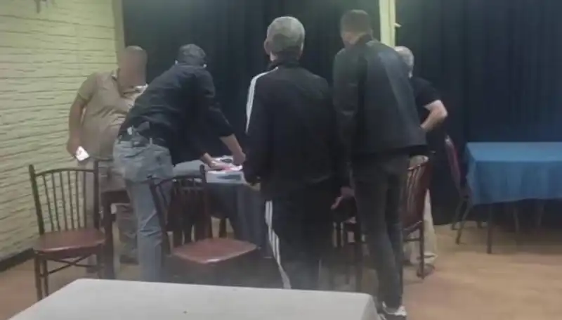 Kumar Oynarken Yakalanan Şahıs, Savunmasıyla Gözleri Üzerine Çekti!