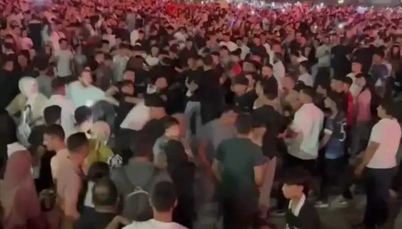 Konser Alanında Bıçaklı Kavga: Üç Kişi Yaralandı