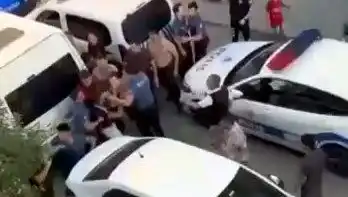 Sosyal Medya Kavgaları Sokakları Alevlendirdi: 4 Yaralı, 2'si Polis
