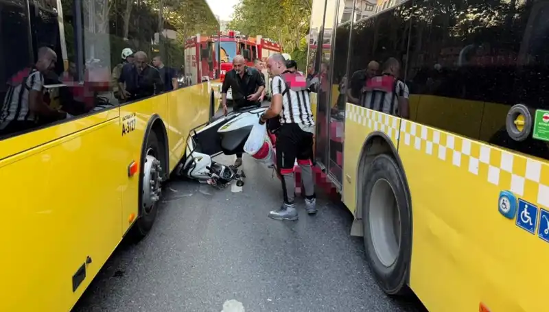 İETT Otobüsleri Arasında Sıkışan Motosiklet Kazası Şok Etti