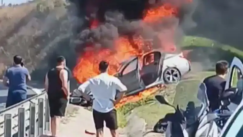 TEM Otoyolu’nda Feci Kaza: Otomobil Alev Alev Yandı!