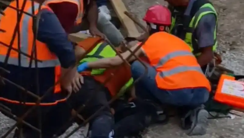 Adana'da İnşaatta Kahraman İşçiler, İş Güvenliği İhlalinde Yaralandı