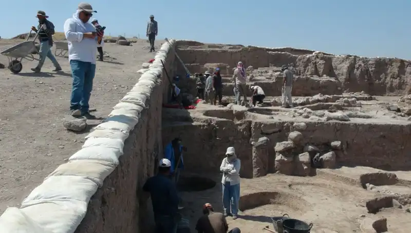 Oylum Höyük’te Yaz Ortasında Kazı Çalışmaları Hız Kesmeden Devam Ediyor
