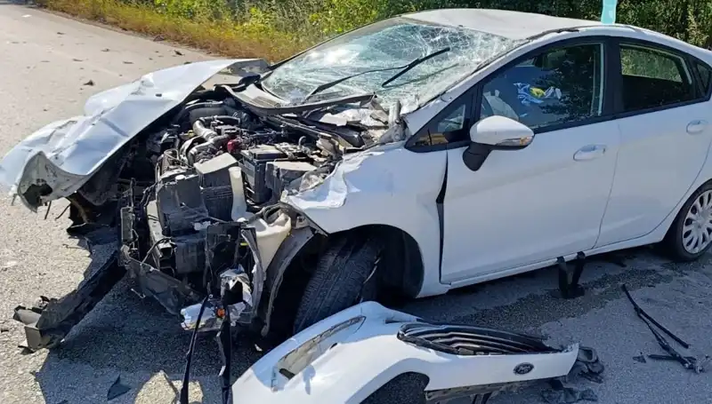 Çanakkale'deki Trafik Kazasında İki Kişi Yaralandı, Can Kaybı Olmadı