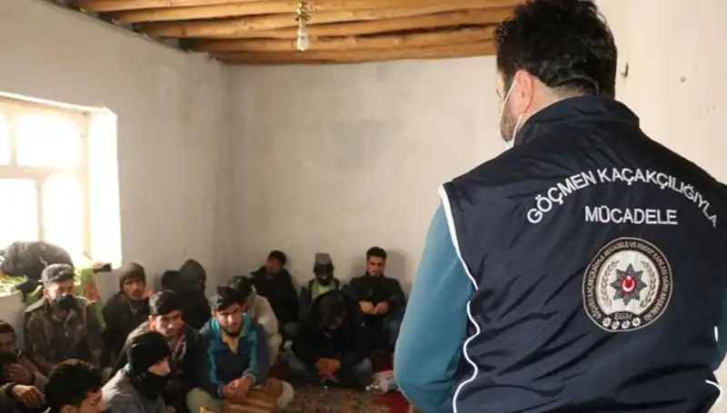 Edirne ve Kırklareli'nde 17 Düzensiz Göçmen Yakalandı: Sınır Güvenliği Artırıldı