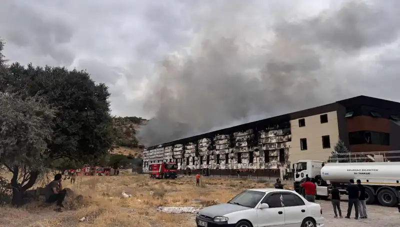 Kayseri’de Mobilya Fabrikasında Korkutan Yangın: Zarar İddiaları ve Soru İşaretleri