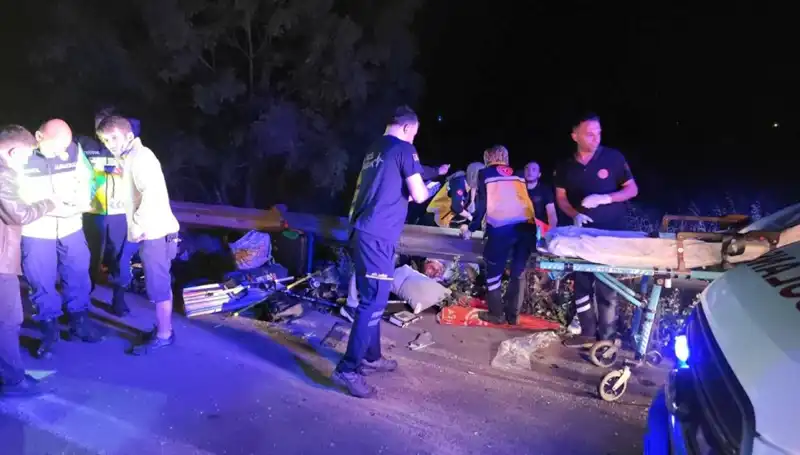 Minibüs Kazasında Dehşet Anları: Savrulan Yolcuların Dramı