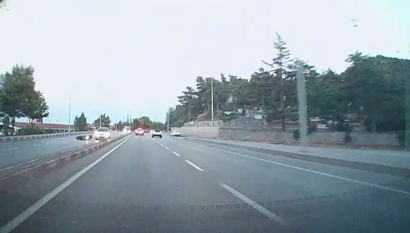 Otomobil ve Motosiklet Çarpışması: Şehirde Gergin Anlar ve 1 Yaralı