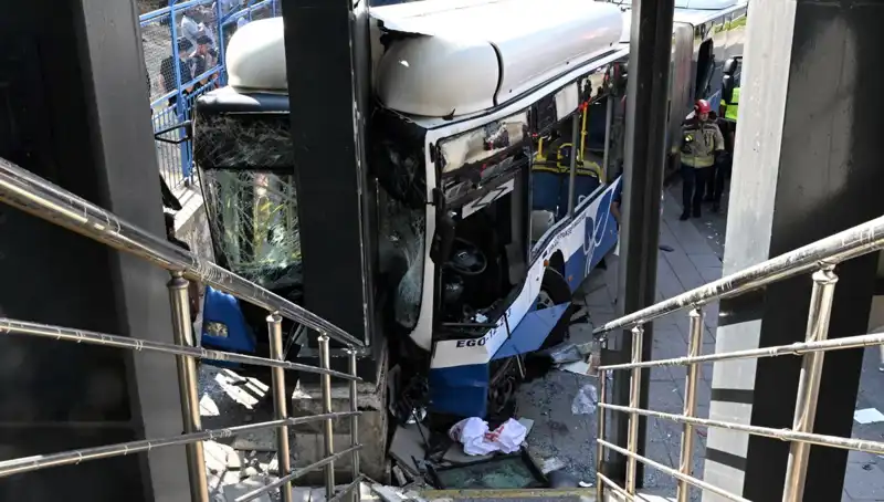 Ankara'da Büyük Şok: Belediye Otobüsü Kaza Yaptı, 27 Yaralı!