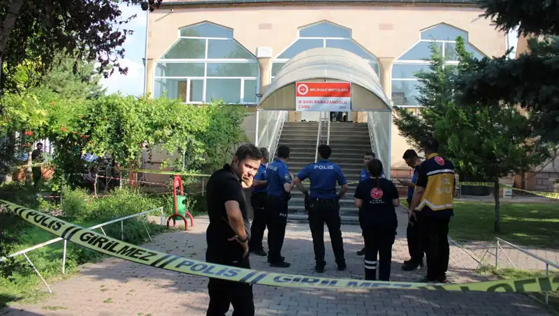 Namaz Vakti Husumet: Bir Cinayet Ve Ardındaki Sır Perdesi