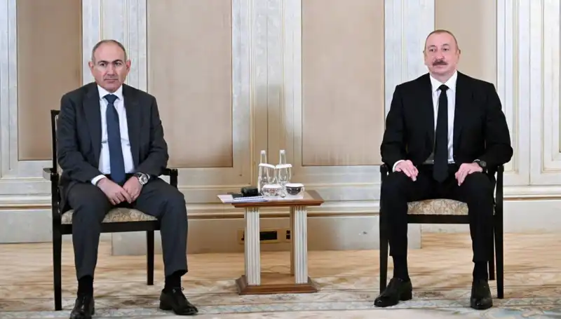 Aliyev ve Paşinyan: Abu Dabi'de Barış Görüşmeleri Büyüleyici Anlar Yaşattı