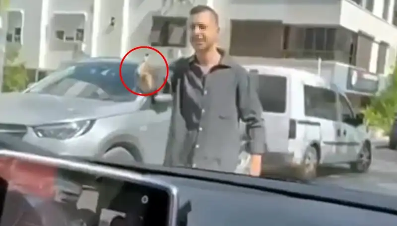 Trafikte Kadınlara Silah Doğrulturken Yakalanan Sürücü Hakkında Şok Gelişmeler