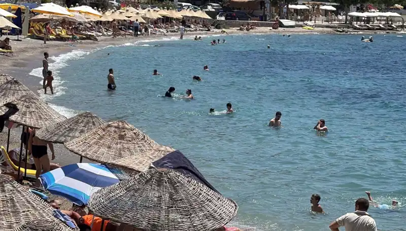 Hava Sıcaklıkları 36 Dereceyi Aştı, Plajlar Dolup Taştı!