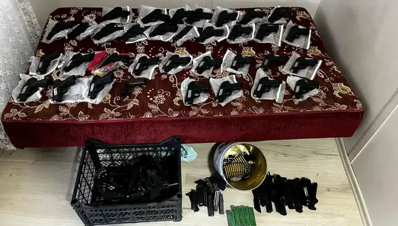 Gaziantep'te Şok Eden Operasyon: 45 Silah ve El Bombası Ele Geçirildi
