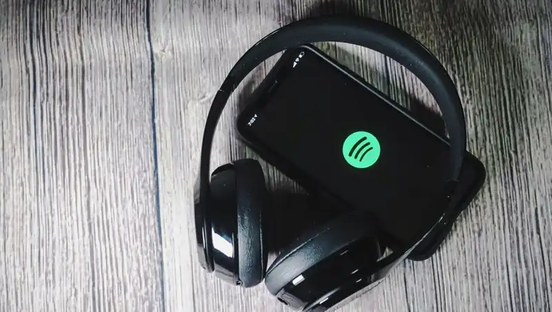 Yapay Zeka Tehlikesi: Spotify Ölü Sanatçılardan Yeni Şarkılar Yayınlıyor