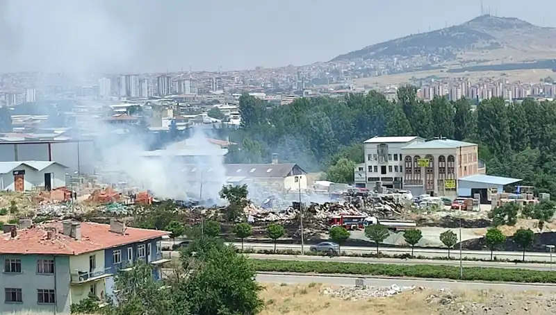 Otluk Alanda Başlayan Yangın, Depoyu Kül Etti! Tehlike Büyüyor!