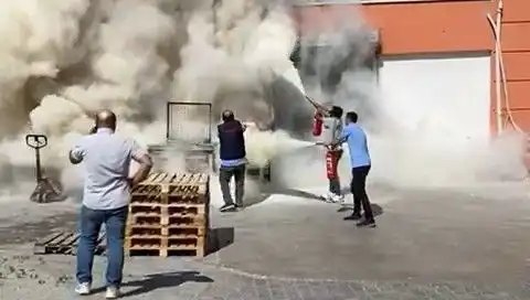AVM Deposunda Çıkan Yangın, Farklı Bir Korku Hikayesi Yazdı