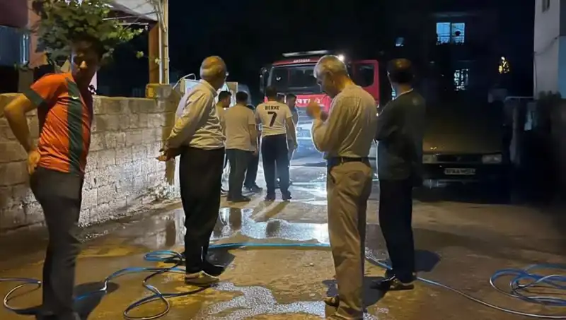 Park Halindeki Araçta Korkutan Yangın! Olay Anı Kameralarda