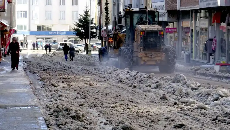 Sarıkamış’ta Buz ve Kar Temizliği Başladı: Yaz Sporlarına Hazırlık