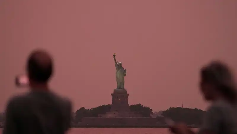 Kanada Yangınları Dumanı New York'u Sarmaladı: Şehirde Yaşam Etkilendi