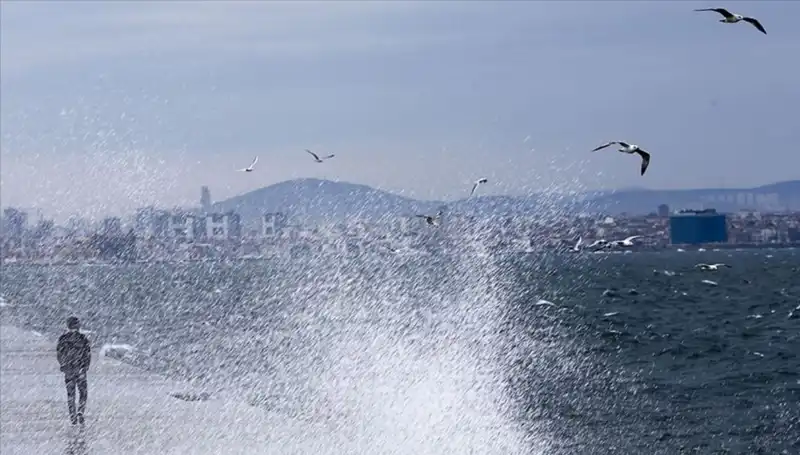 Marmara ve Ege Denizi'nde Kuvvetli Rüzgar Uyarısı Yapıldı