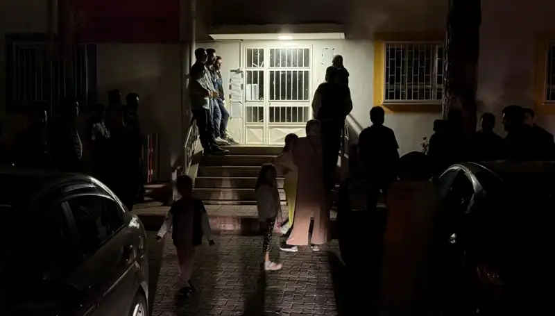 Anaokulu Kaydı İçin Gece Yarsında Kuyruğa Giren Aileler