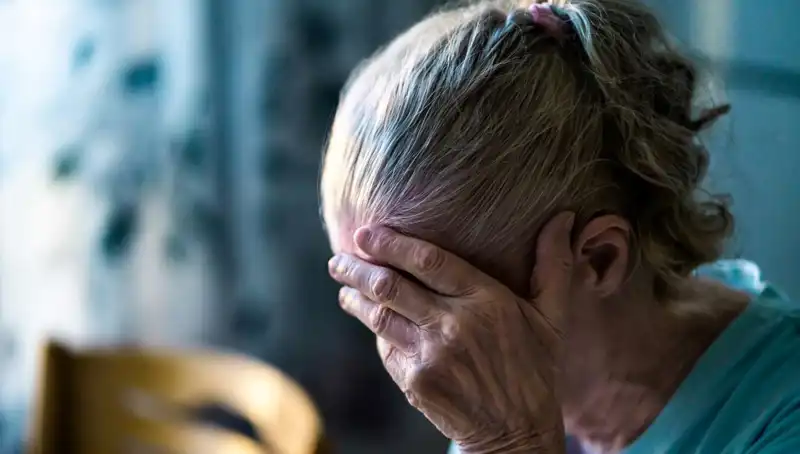 Nöroloji Uzmanı, Alzheimer’a Yol Açan Şaşırtıcı Alışkanlıkları Açıkladı!