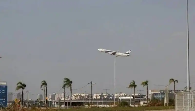 Yemenli Husiler İsrail'in Kalkanı Ben Gurion Havalimanı'na Saldırı Düzenledi