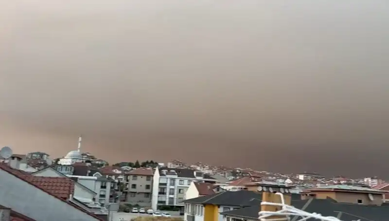 Bursa'da Kül Yağmuru Uyarısı! Kapı ve Pencerelerinizi Kapatın