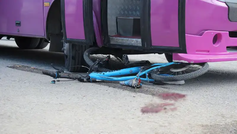 Bisikletiyle Sokağa Fırlayan Çocuk Otobüsün Altında Kaldı: Eyvah!